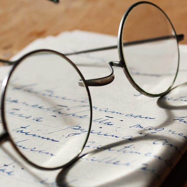 La storia degli occhiali:  le origini di un’invenzione straordinaria!